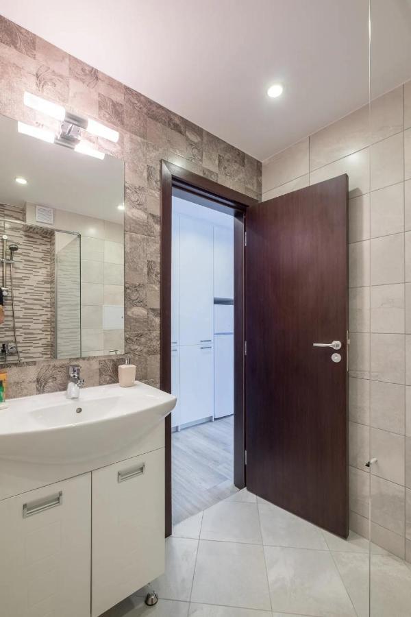 Quiet & Airy Modern Apt. Top Centre Free Parking София Екстериор снимка